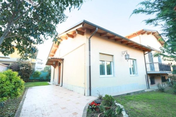 casa indipendente in vendita a Pescara in zona Ospedale