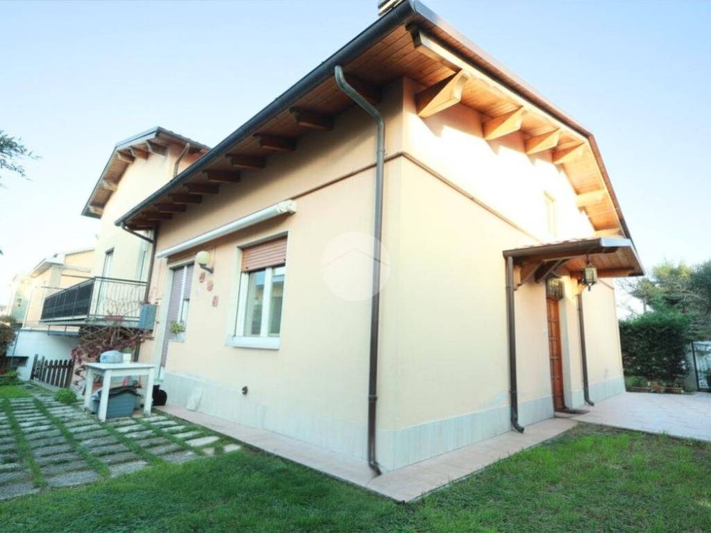 casa indipendente in vendita a Pescara in zona Ospedale