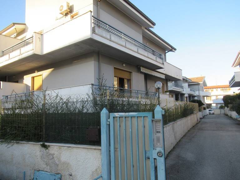 casa indipendente in vendita a Pescara in zona Ospedale