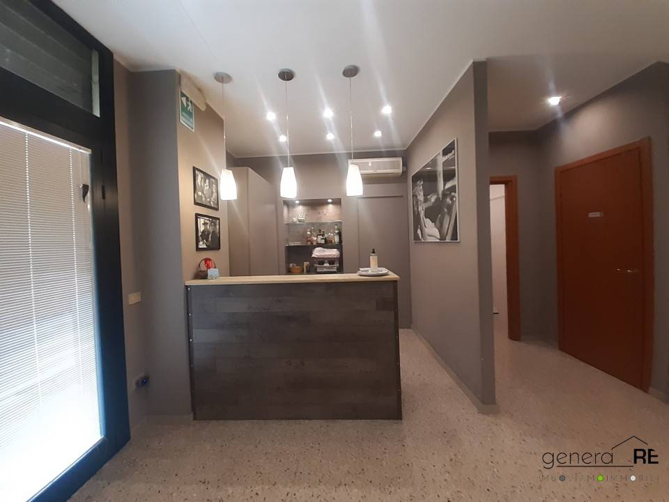 negozio in vendita a Pescara in zona Porta Nuova