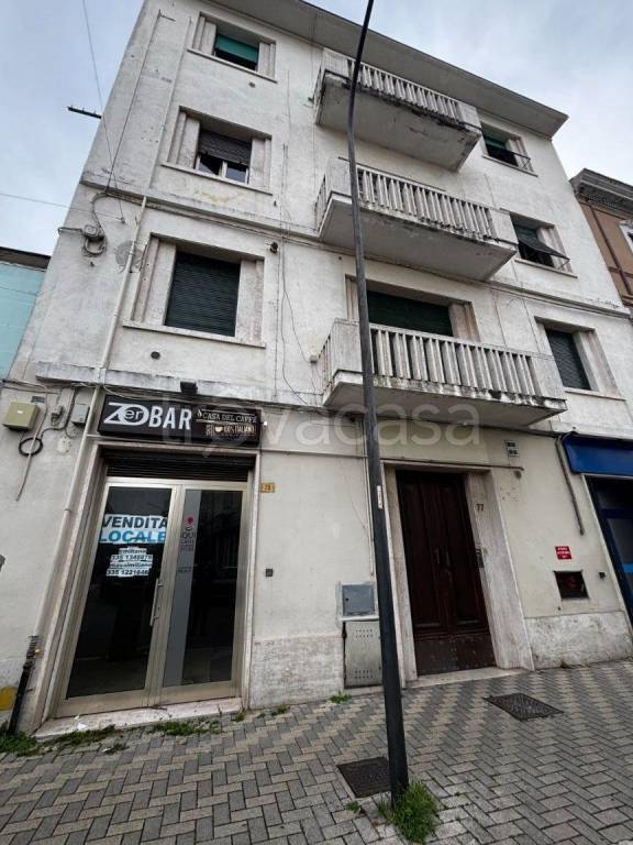 negozio in vendita a Pescara in zona Porta Nuova