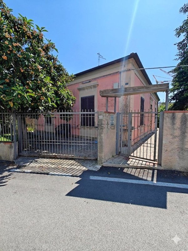 casa indipendente in vendita a Pescara in zona Castellammare