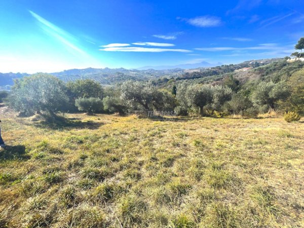 casale in vendita a Pescara in zona Ospedale