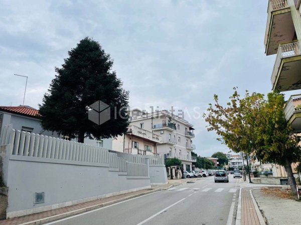 casa indipendente in vendita a Pescara in zona Centro Città