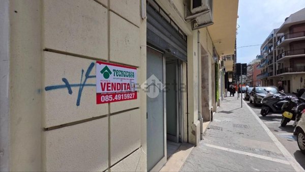 negozio in vendita a Pescara in zona Centro Città