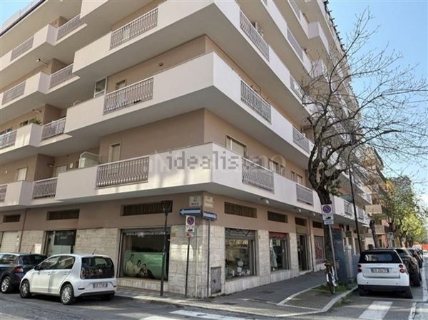 locale commerciale in vendita a Pescara