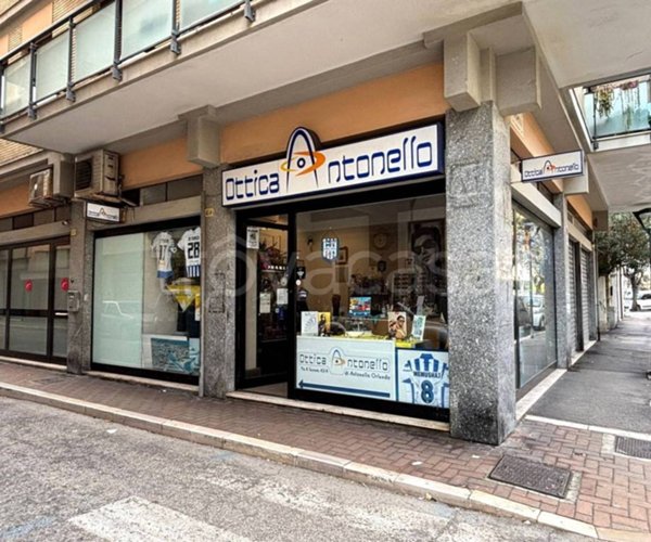 negozio in vendita a Pescara in zona Centro Città
