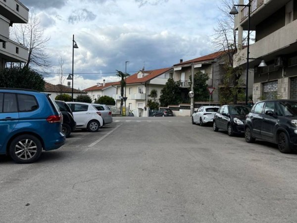negozio in vendita a Pescara in zona Ospedale