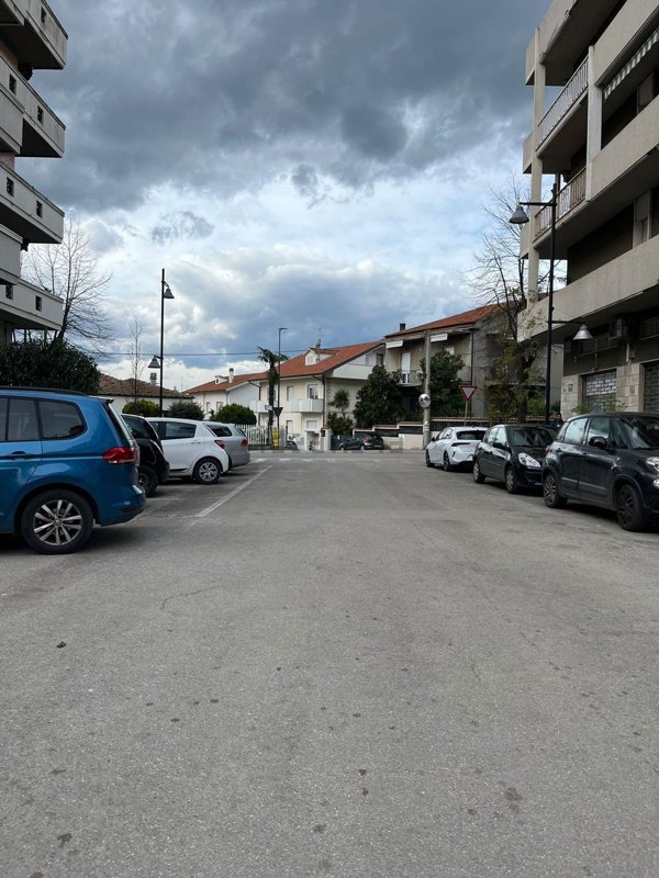 locale commerciale in vendita a Pescara