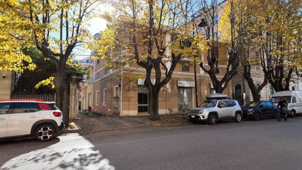 locale commerciale in vendita a Pescara in zona Porta Nuova