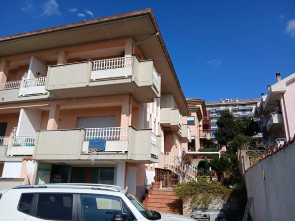 casa indipendente in vendita a Pescara in zona Ospedale