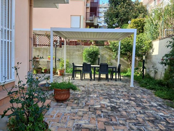 casa indipendente in vendita a Pescara in zona Ospedale