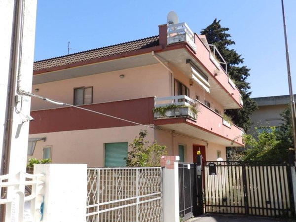 casa indipendente in vendita a Pescara in zona Centro Città