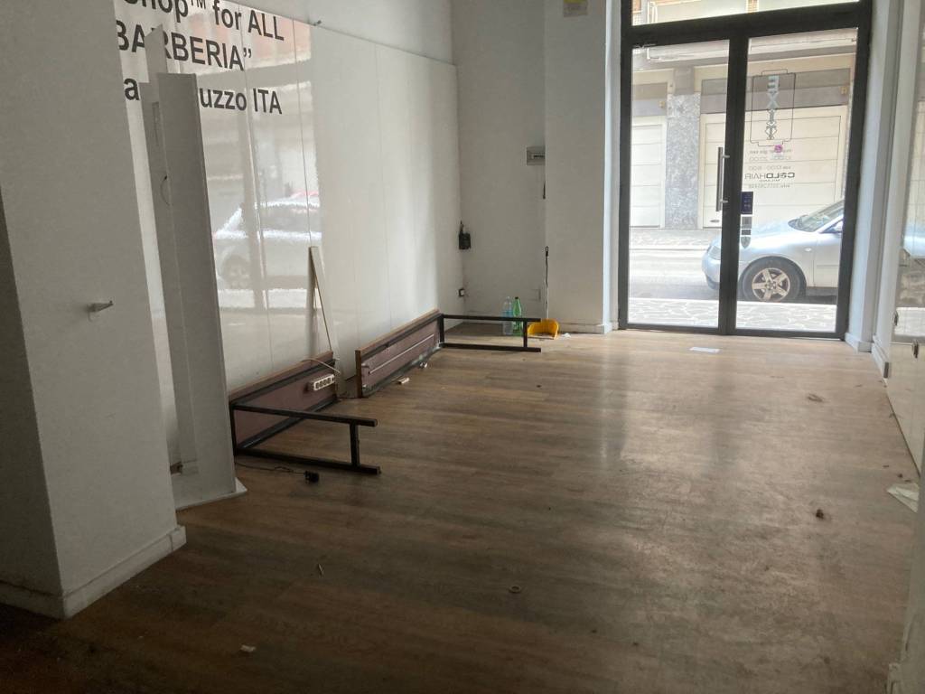 negozio in vendita a Pescara in zona Centro Città