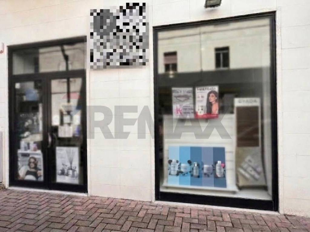 negozio in vendita a Pescara in zona Centro Città