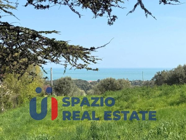 negozio in vendita a Pescara in zona Pineta