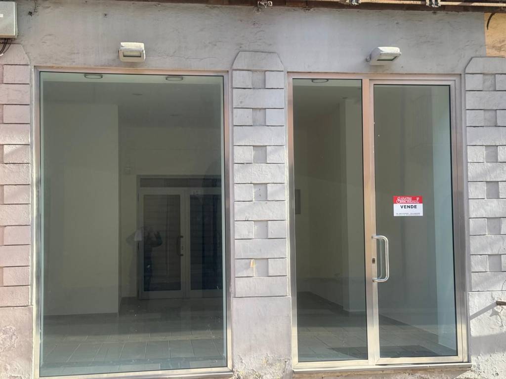 negozio in vendita a Pescara in zona Porta Nuova