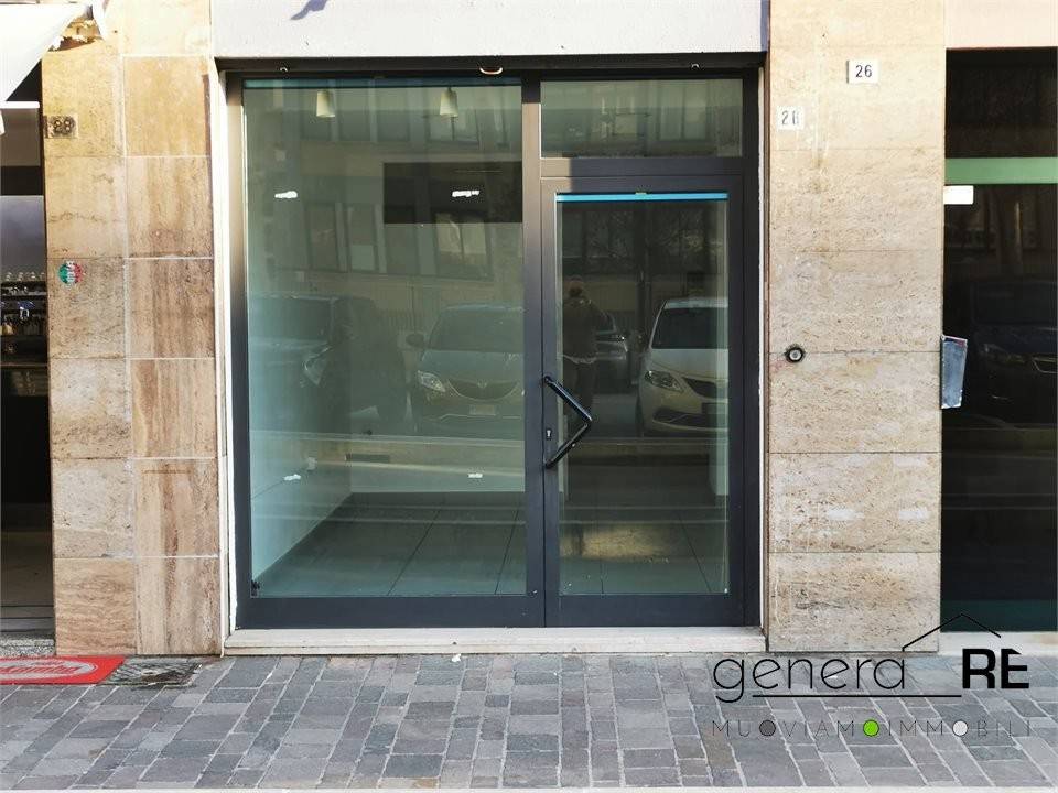 negozio in vendita a Pescara in zona Centro Città