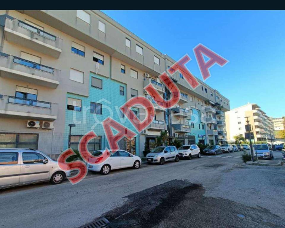 locale commerciale in vendita a Pescara