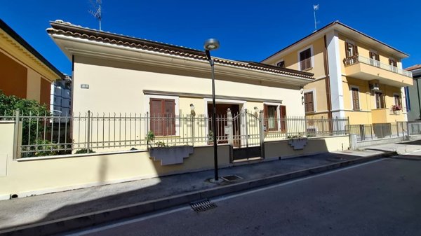 casa indipendente in vendita a Pescara in zona Centro Città