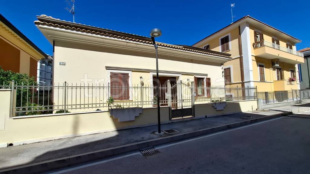 casa indipendente in vendita a Pescara in zona Centro Città