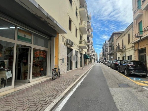 negozio in vendita a Pescara in zona Centro Città