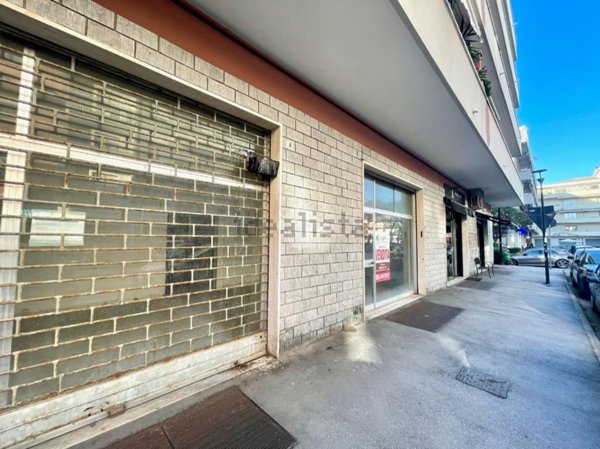 negozio in vendita a Pescara in zona Stadio