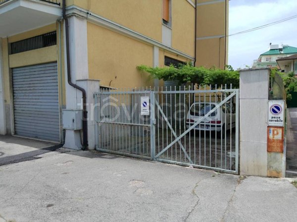 locale commerciale in vendita a Pescara