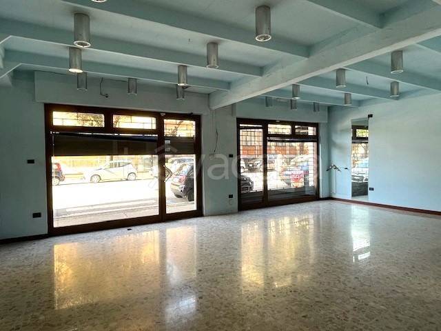 negozio in vendita a Pescara in zona Ospedale