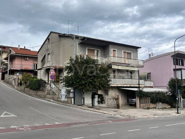 appartamento in vendita a Pescara in zona Colle Scorrano