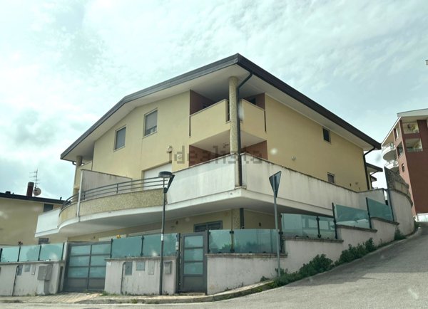 casa indipendente in vendita a Pescara in zona Centro Città
