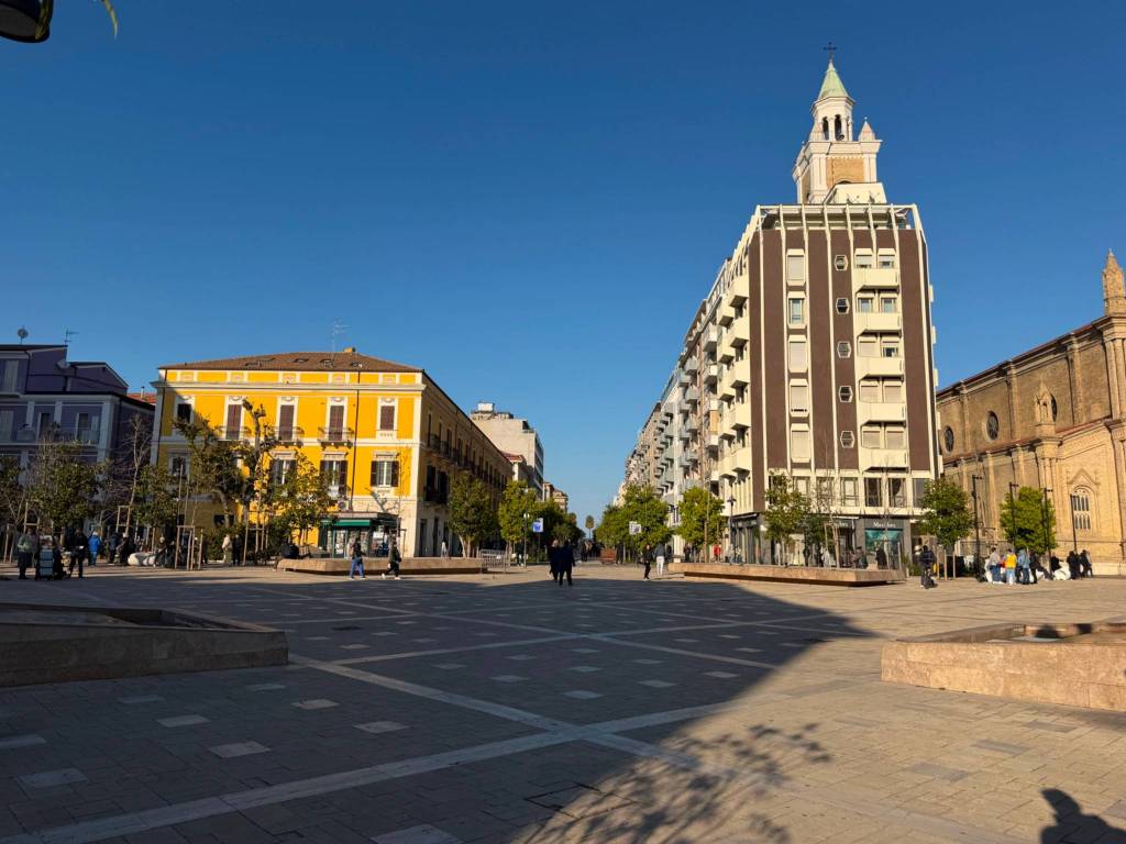 negozio in vendita a Pescara