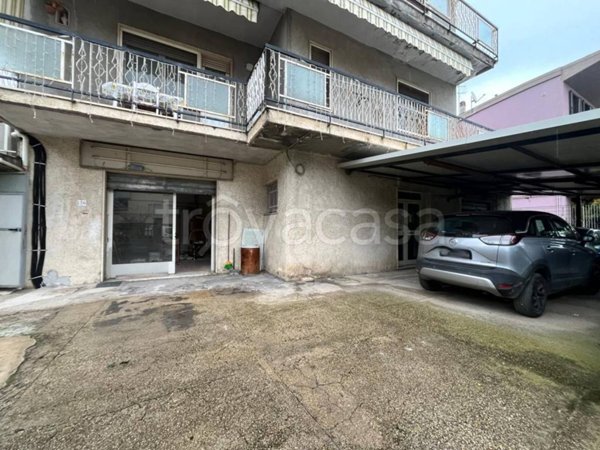 negozio in vendita a Pescara in zona Colle Scorrano