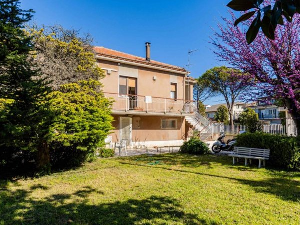 casa indipendente in vendita a Pescara