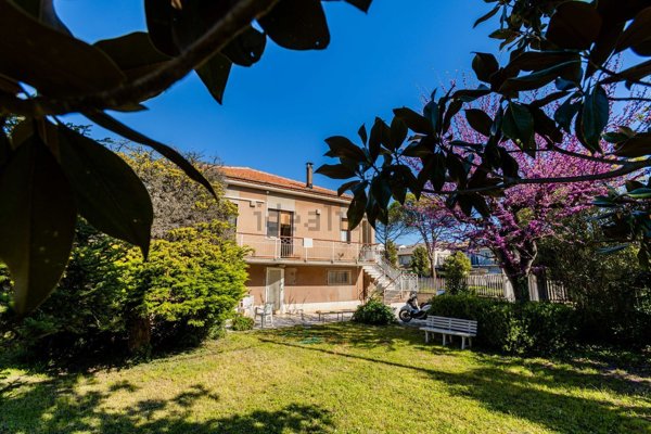 casa indipendente in vendita a Pescara