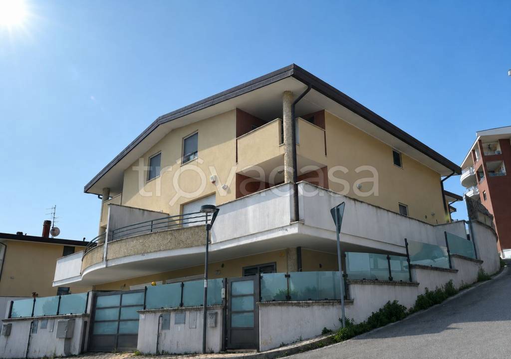 casa indipendente in vendita a Pescara in zona Colle Innamorati