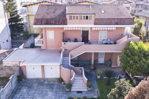 casa indipendente in vendita a Pescara in zona Porta Nuova