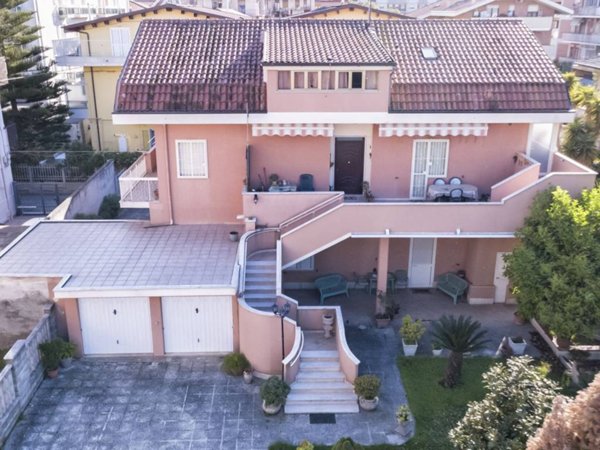 casa indipendente in vendita a Pescara in zona Porta Nuova