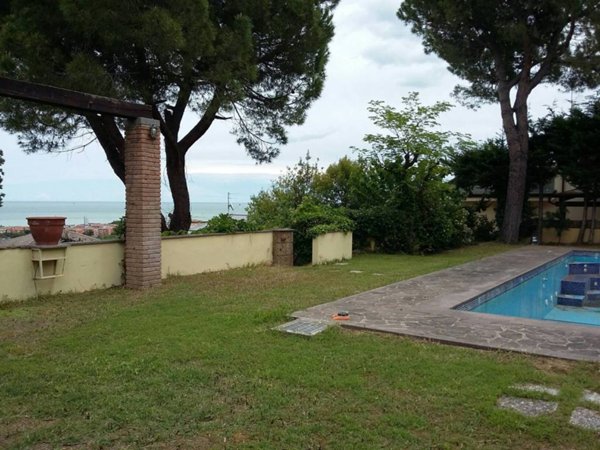 casa indipendente in vendita a Pescara in zona Pineta