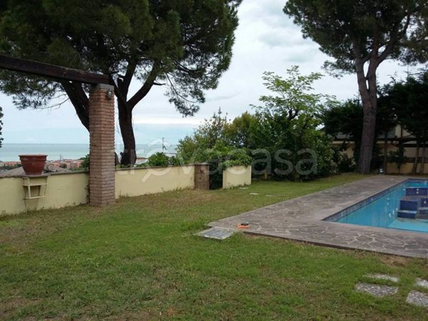 casa indipendente in vendita a Pescara in zona Pineta