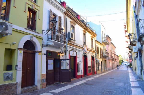 negozio in vendita a Pescara in zona Centro Città