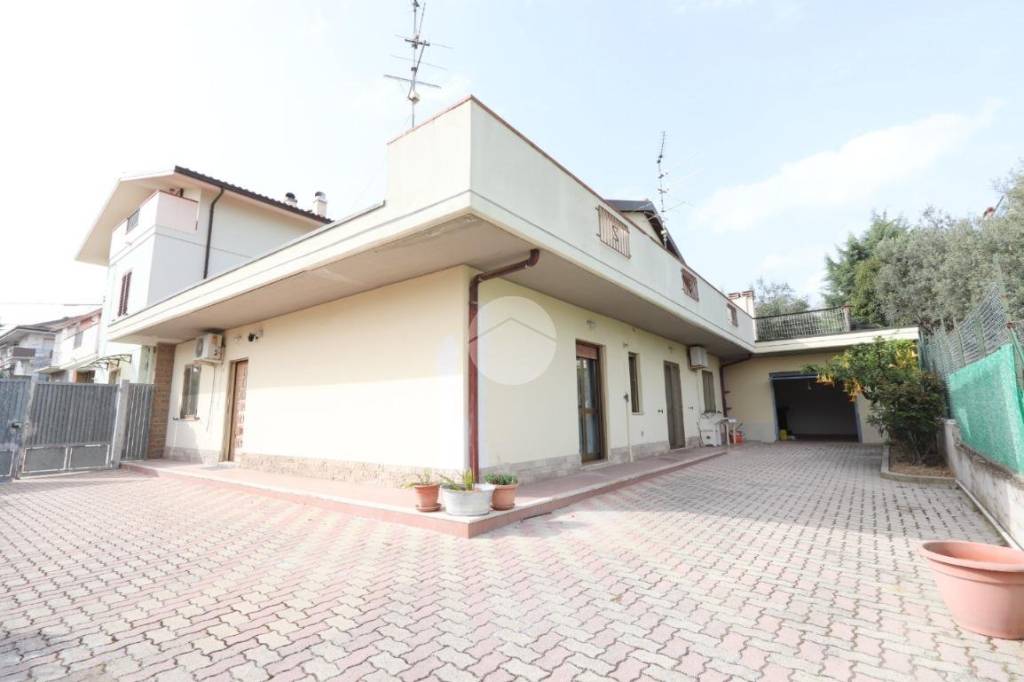 casa indipendente in vendita a Pescara in zona Colle Scorrano
