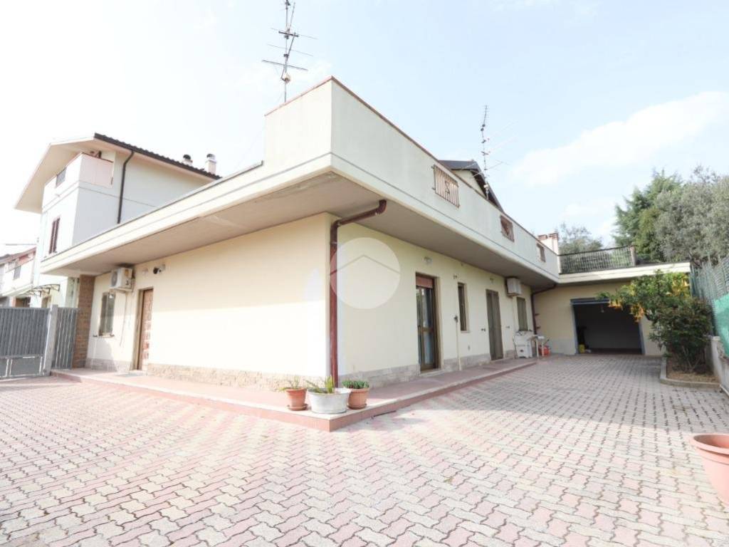 casa indipendente in vendita a Pescara in zona Colle Scorrano