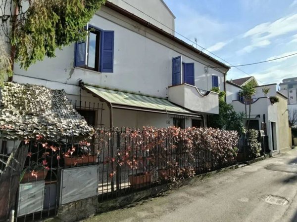 casa indipendente in vendita a Pescara