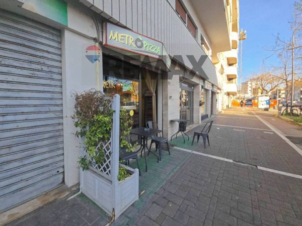 negozio in vendita a Pescara in zona Porta Nuova