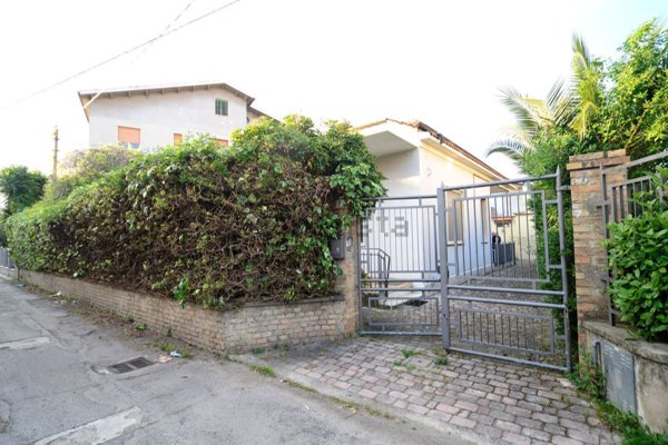 casa indipendente in vendita a Pescara in zona Pineta