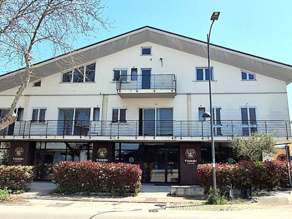 locale commerciale in vendita a Pescara in zona Pineta