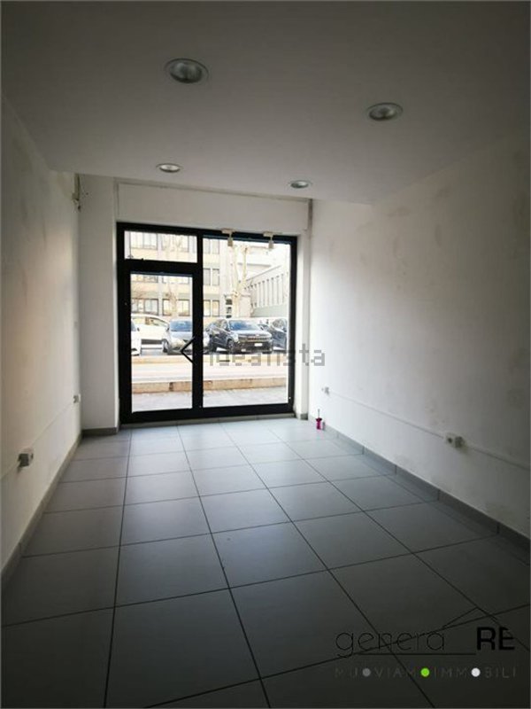 locale commerciale in vendita a Pescara in zona Centro Città