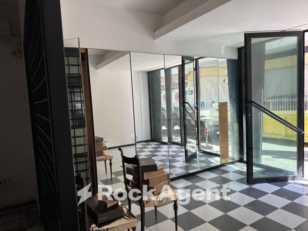 negozio in vendita a Pescara