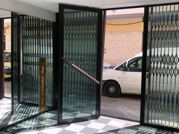negozio in vendita a Pescara in zona Porta Nuova